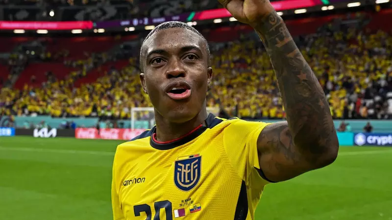 Jhegson Méndez em partida do Equador