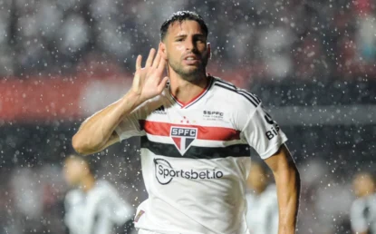 Calleri desencanta e São Paulo vence o Santos no Morumbi