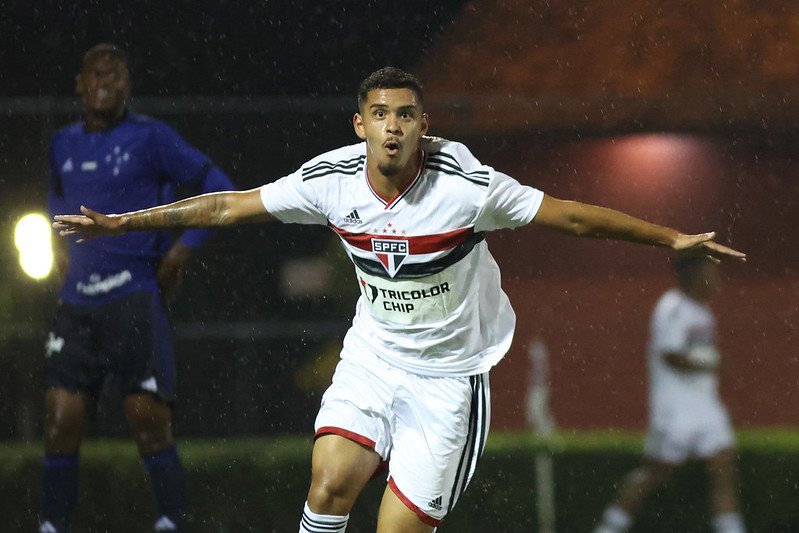 Talles Wander faz contra o Cruzeiro pelo Brasileiro Sub-20