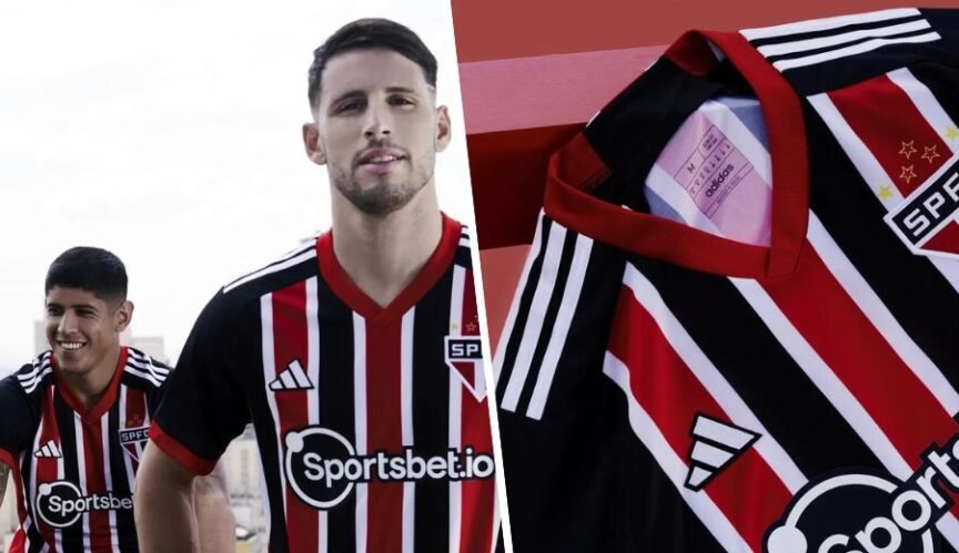 Alan Franco e Calleri posam com a nova camisa do São Paulo —
