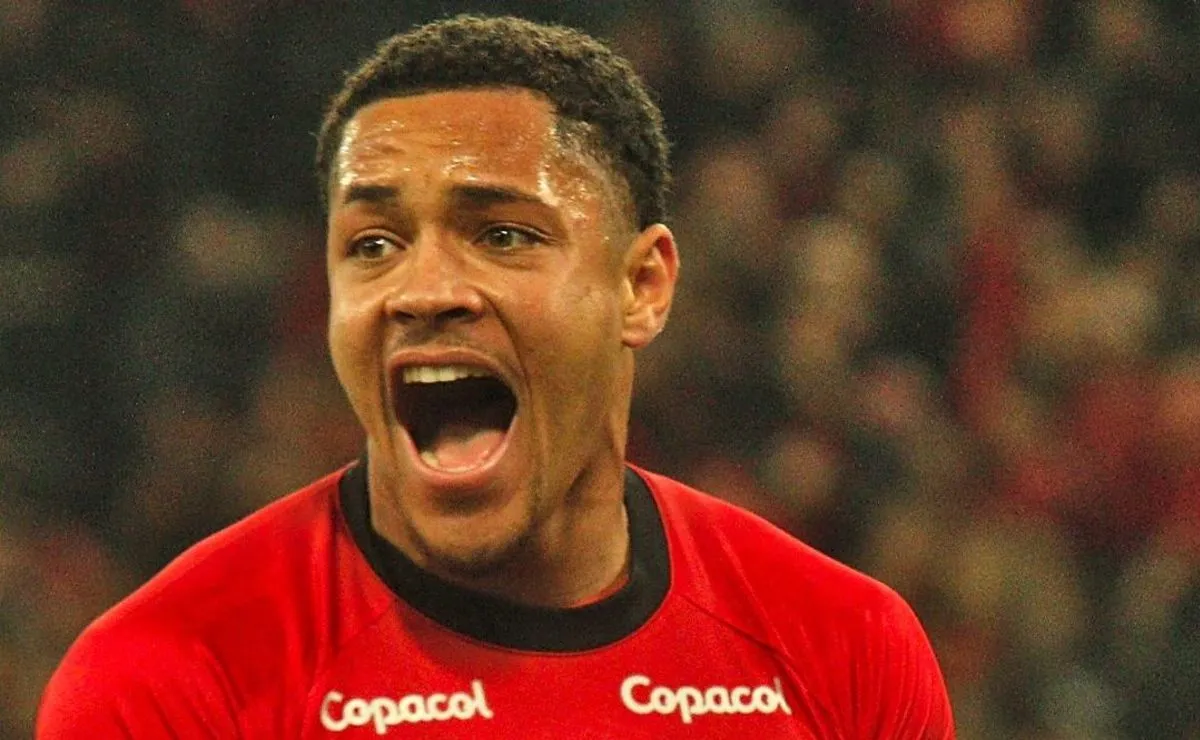 Vitor Roque, atacante.