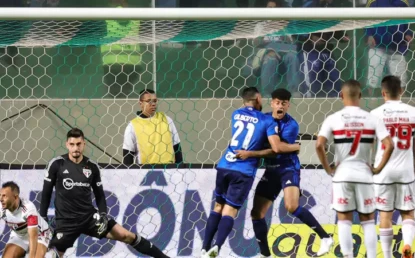 Jornalista vê irregularidade em gol da vitória do Cruzeiro contra o São Paulo: “Nada foi falado na transmissão”