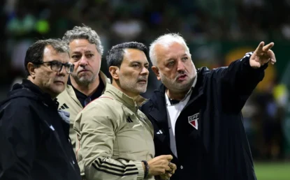 Silêncio e demora para coletiva: Bastidores do São Paulo após jogo contra o Flamengo