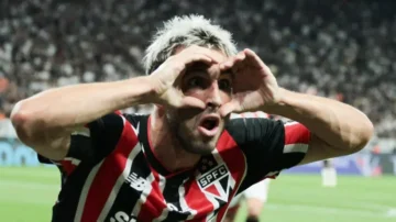 Calleri comemora gol em Corinthians x São Paulo, jogo do Campeonato Paulista