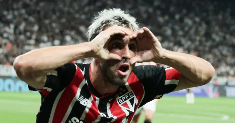 Calleri comemora gol em Corinthians x São Paulo, jogo do Campeonato Paulista