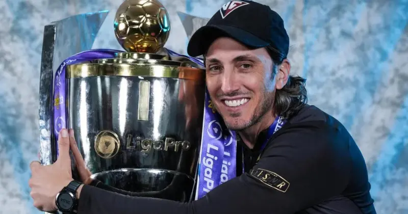 Zubeldia deve ser anunciado como novo treinador do São Paulo