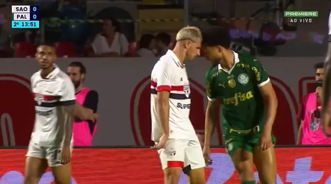 Murilo diz que não encarou Calleri: 'Ele que me deu uma cabeçada'