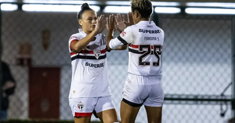 Com gol no fim, São Paulo vira sobre o Flamengo e entra no G4 do Brasileiro feminino