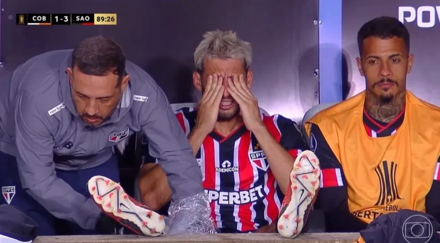 Calleri deixa o campo em Cobresal x São Paulo