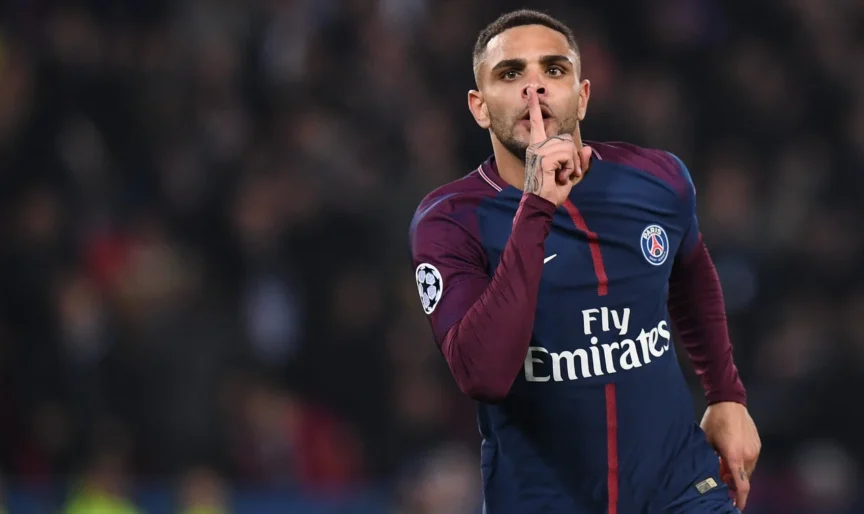 Kurzawa continuará no PSG por quatro anos