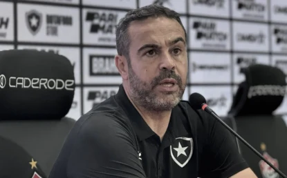 Técnico do Botafogo cutuca o São Paulo: ’Frustante, foram 11 atrás da linha da bola’