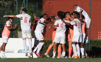 Em busca do tetra São Paulo vence Coritiba nos pênaltis