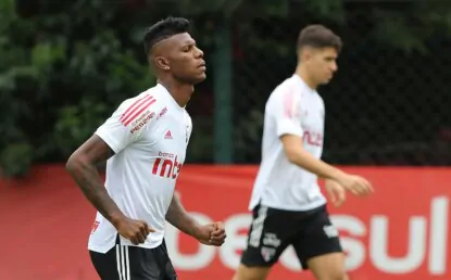 Arboleda não deve jogar confronto entre São Paulo e Flamengo