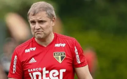 Aguirre celebra volta de Rojas: “Estou muito feliz por sua volta aos gramados”