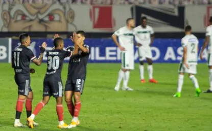 São Paulo joga mal, mas vence o lanterna do campeonato no Morumbi