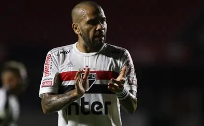 Denílson enaltece Daniel Alves: Contra o Corinthians foi mais ou menos. Ontem ele ‘deitou’