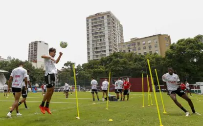 São Paulo repetirá escalação do jogo contra o Goiás; 8 jogadores estão pendurados