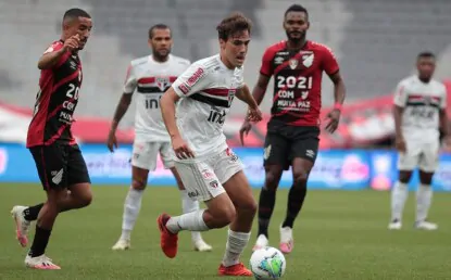 São Paulo empata com Athletico-PR e soma três jogos sem vencer