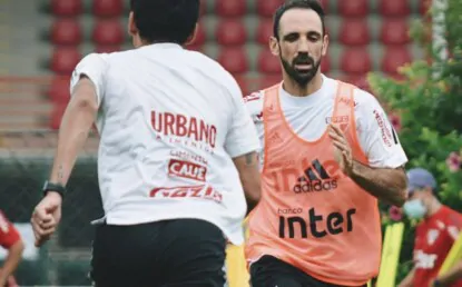 Alto salário de Juanfran é impasse para renovação; São Paulo tenta oferta inferior à atual