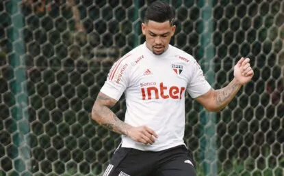 Luciano treina no CT da Barra Funda e pode compor elenco contra o Internacional