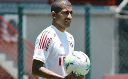 Próximo de fim de contrato, atacante Rojas está recuperado de lesão