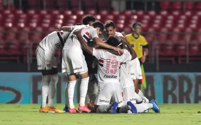 São Paulo vence o Flamengo e garante vaga direta para a Libertadores