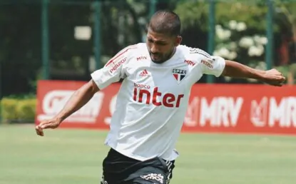 Vai renovar? São Paulo negocia permanência de Rojas para o Paulistão