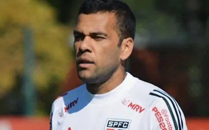 Dívida do São Paulo com o Daniel Alves gira em torno de 8 milhões de reais