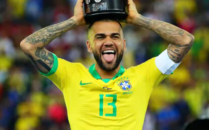 Jogos Olímpicos: Daniel Alves faz sua última partida pelo São Paulo antes de ser desfalque