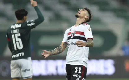 Crespo vai mal e São Paulo é eliminado da Libertadores