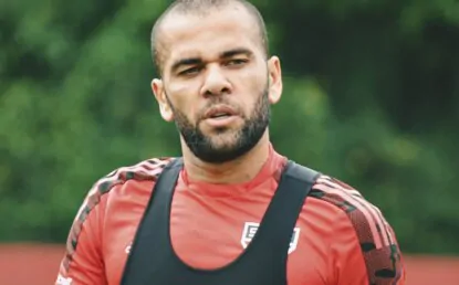 De saída? Sevilla estuda a contratação de Daniel Alves do São Paulo