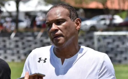 Muller: “São Paulo tem um departamento médico defasado, se o jogador entra lá, já sai diplomado como médico”