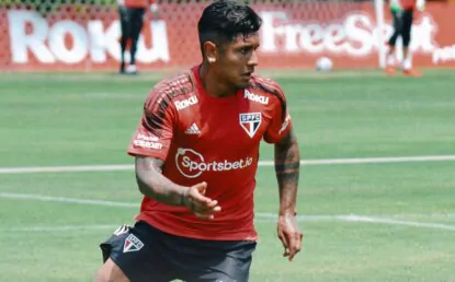 Galeano passa por cirurgia no tornozelo direito; permanência do jogador no São Paulo é incerta