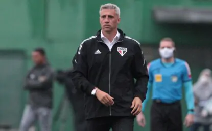 São Paulo joga mal e só empata com a chapecoense, último do Brasileirão