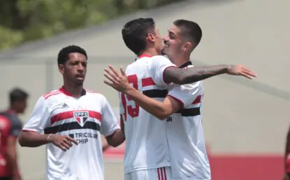 São Paulo goleia Flamengo de Guarulhos pelo Paulista sub-20