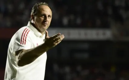 Rogério Ceni se diz favorável à permanência de Benítez, mas faz cobrança ao jogador