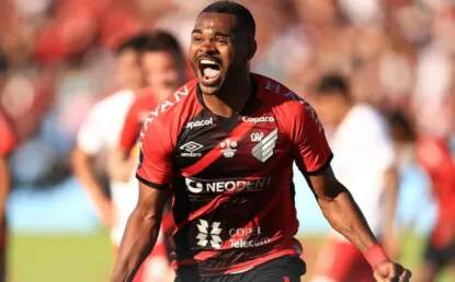 São Paulo entra na briga por Nikão que está em fim de contrato com o Athletico