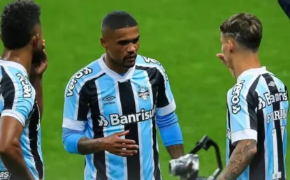 Investidor deve ajudar São Paulo a tirar Douglas Costas e Ferreirinha do Grêmio