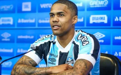 E a negociação com o São Paulo? Douglas Costa quer ficar no Grêmio diz presidente