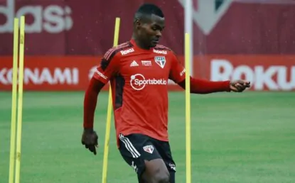 Penúltimo treino antes de encarar o Santo André, São Paulo testa variações no time