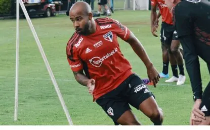 Meia Patrick tem lesão em treino e desfalca o São Paulo nos próximos jogos