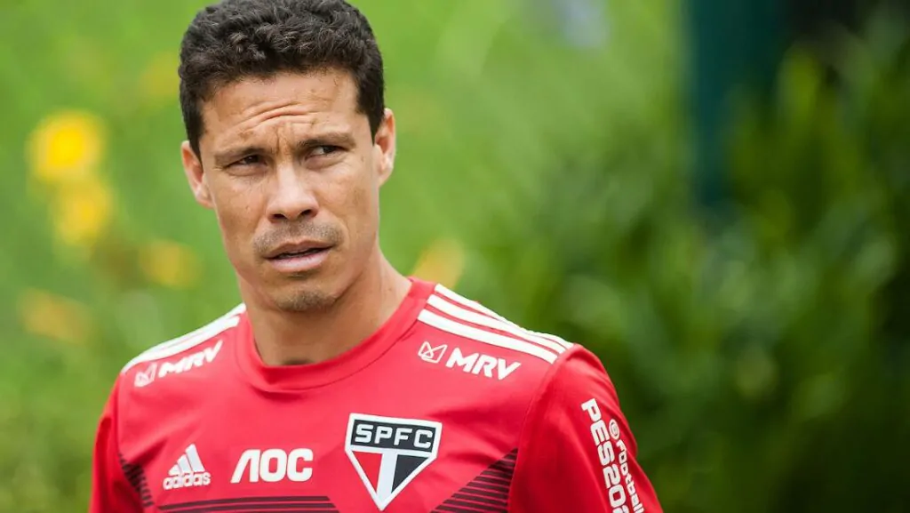 Hernanes rescinde contrato com São Paulo Futebol Clube