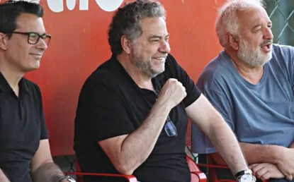 “Acenou positivamente”; Belmonte é avisado sobre pedido de Ceni para ter medalhão