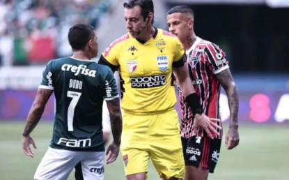 São Paulo terá arbitragem protagonista de grande polêmica e web detona decisão