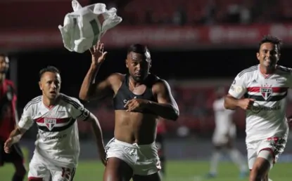 Luan marca nos acréscimos e São Paulo vence o Atlético-GO no Morumbi