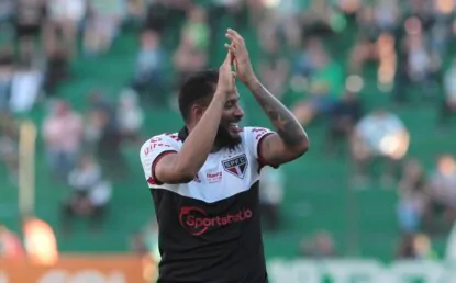 Com 2 de Reinaldo, São Paulo vence o Juventude fora de casa e entra no G8 do Brasileirão