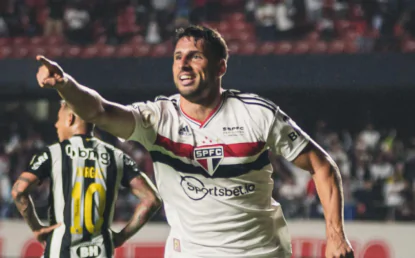 Calleri marca dois, mas São Paulo cede empate ao Atlético-MG e perde chance de entrar no G6