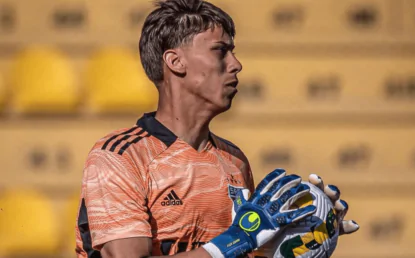 Goleiro que fez golaço de falta no Sub-20 renova contrato com o São Paulo