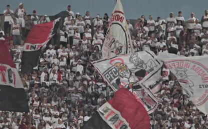 Organizada do São Paulo emite nota oficial após reunião com o elenco: “O papo foi reto”