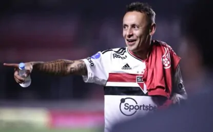 Rafinha diz que só falta ser campeão pelo São Paulo e prevê data para ‘pendurar as chuteiras’